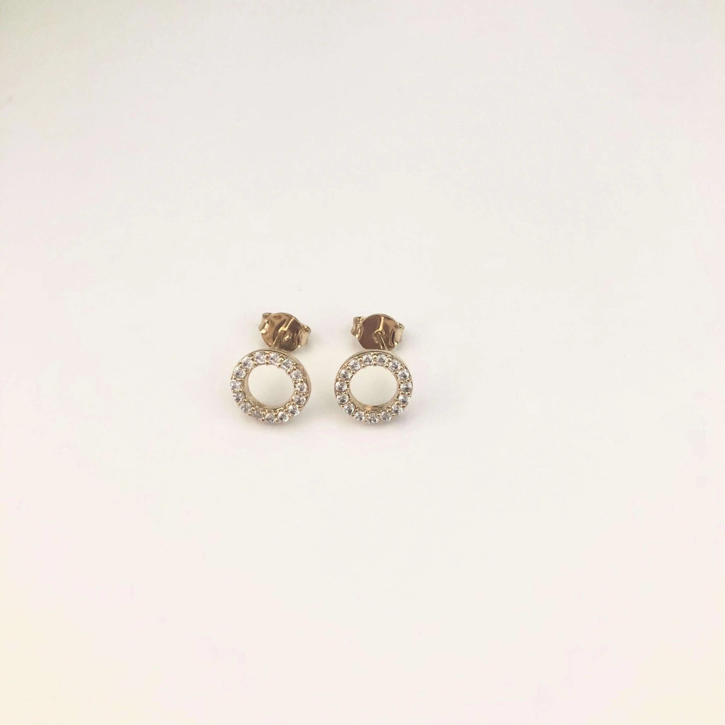 Aretes Círculo con Zirconias Aretes Gold Muun Jewelry