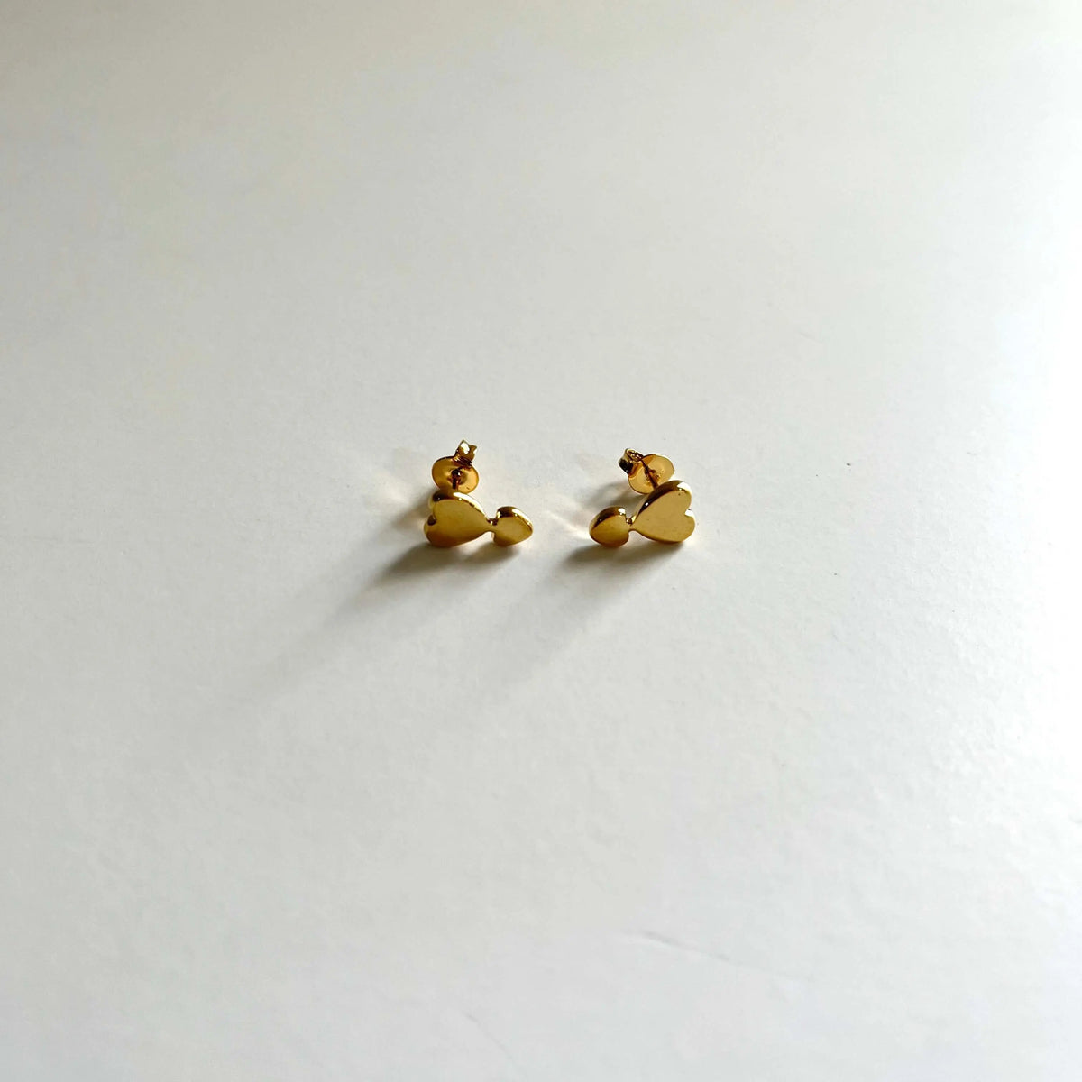 Aretes Corazón doble Aretes Gold Muun Jewelry