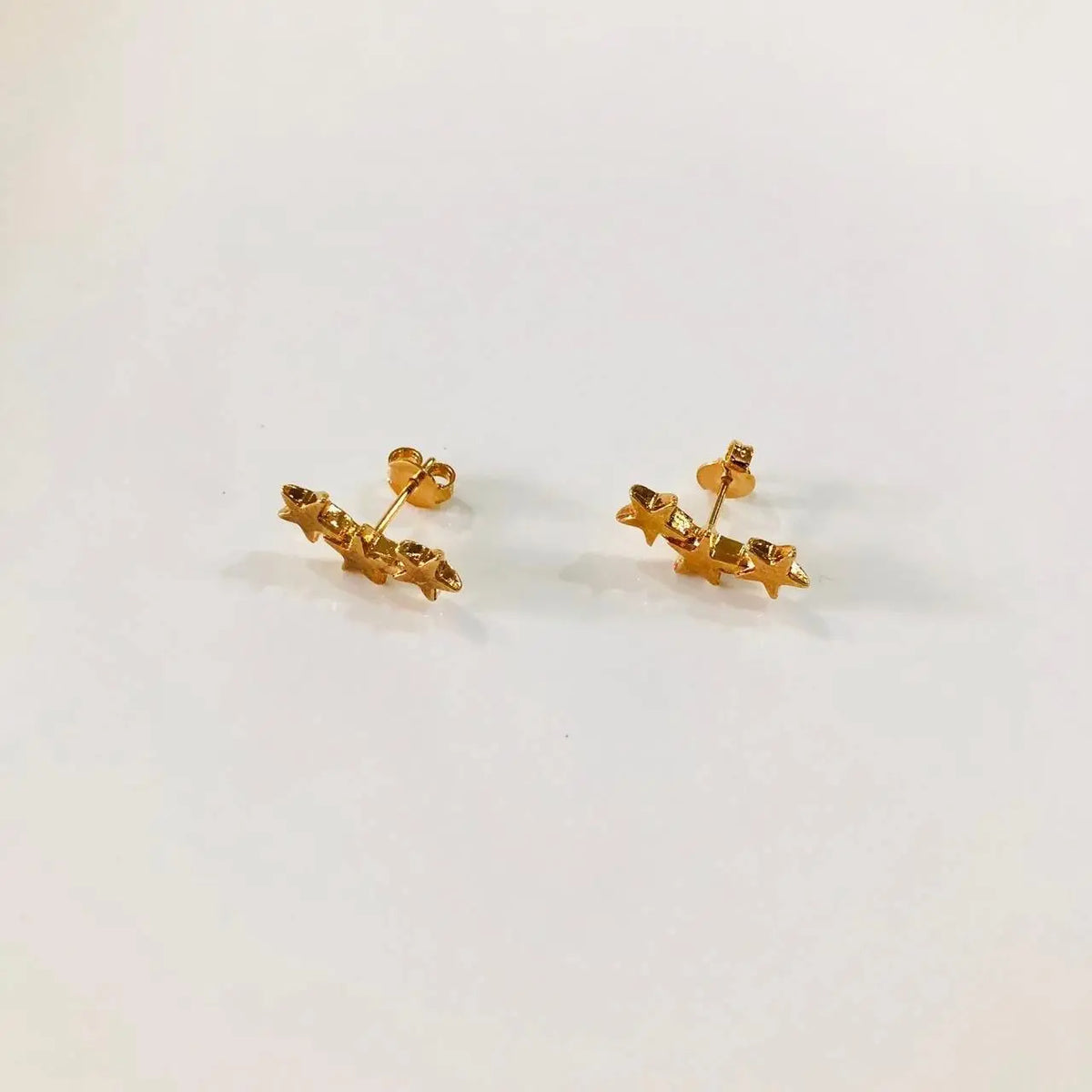 Aretes Tres estrellas Aretes Gold Muun Jewelry