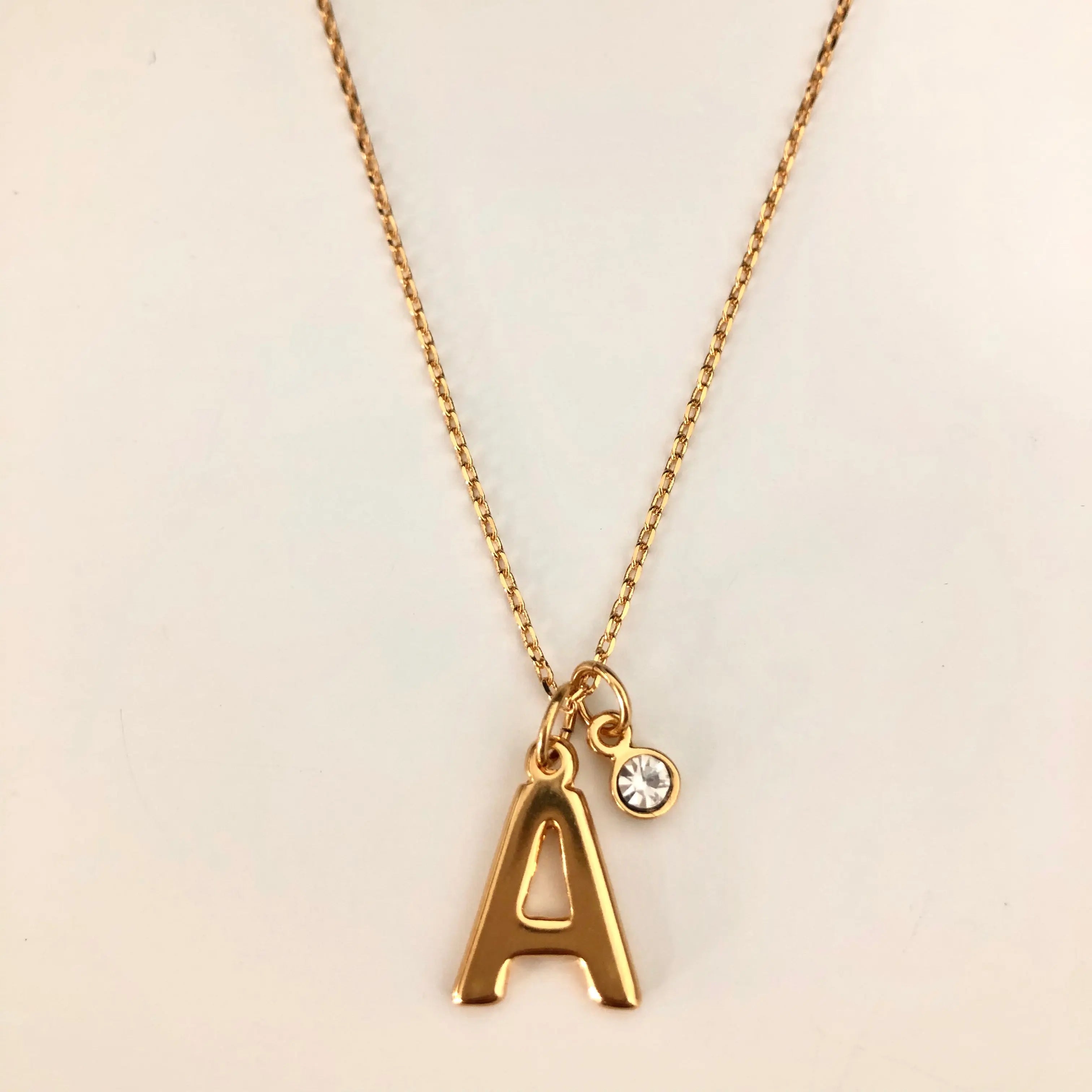 Collar Inicial Mediana Collares Gold Muun Jewelry