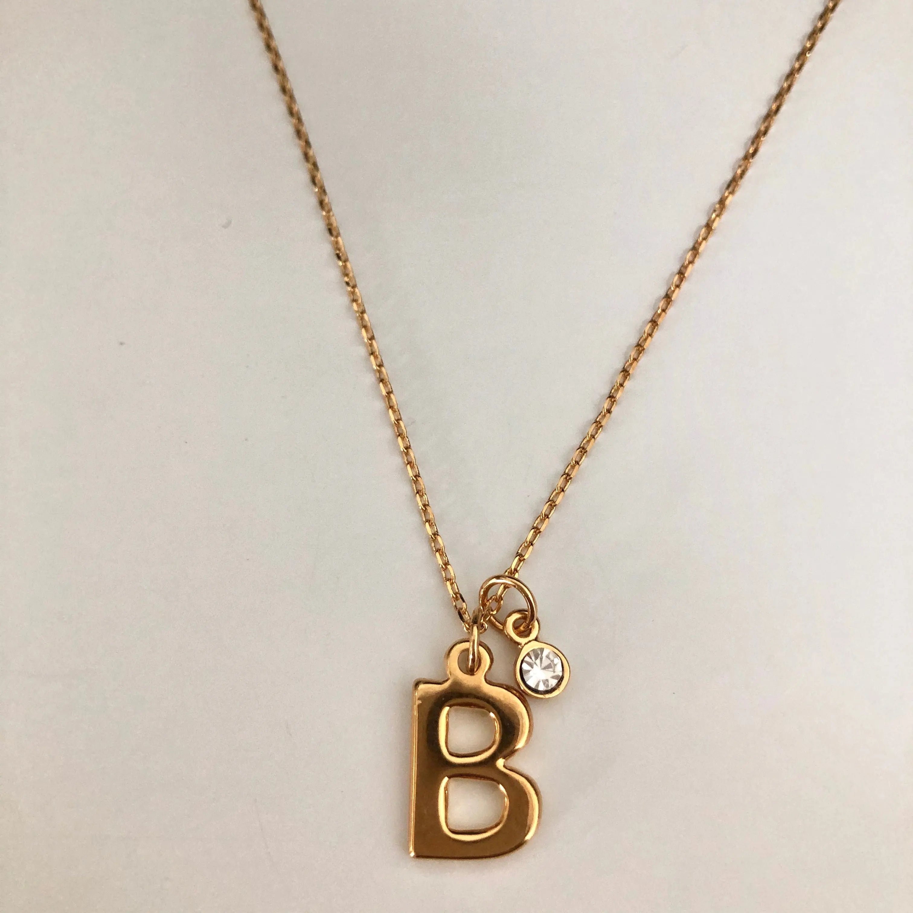 Collar Inicial Mediana Collares Gold Muun Jewelry