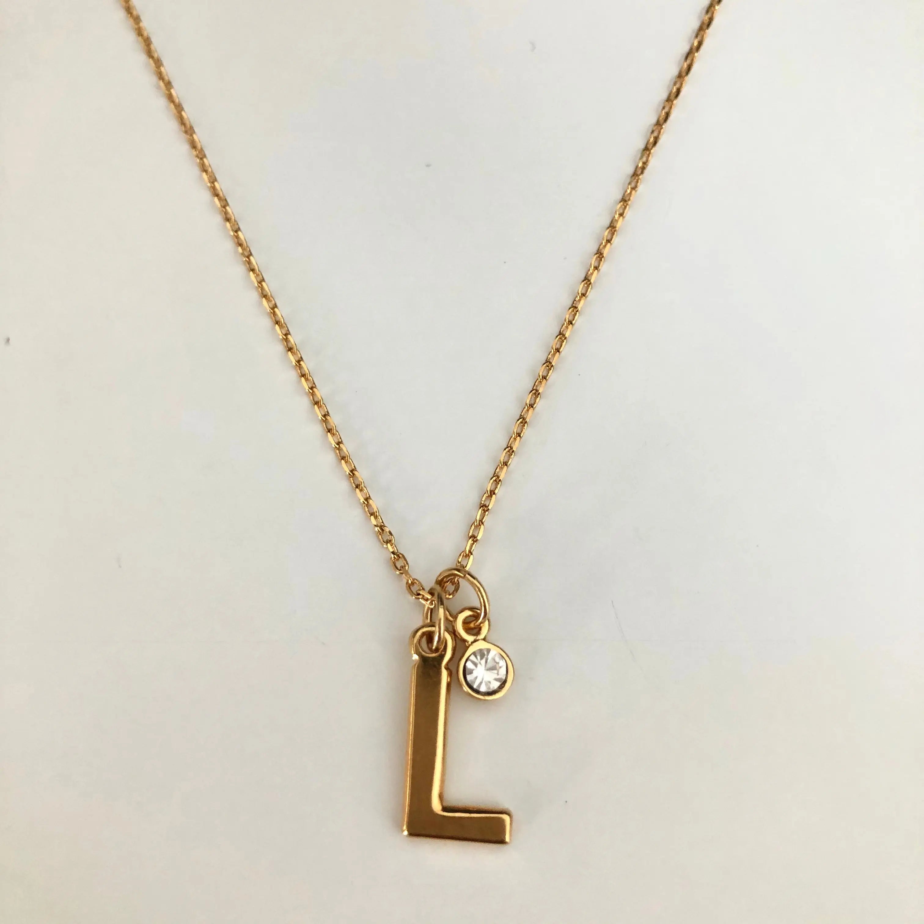 Collar Inicial Mediana Collares Gold Muun Jewelry