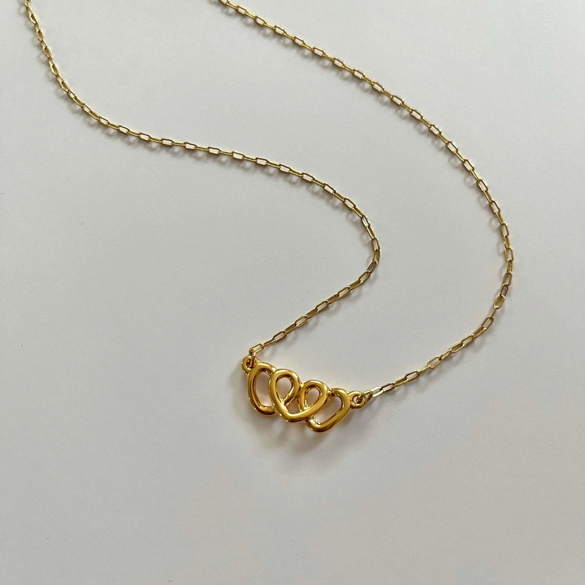 Collar Tres Corazones entrelazados Collares Gold Muun Jewelry
