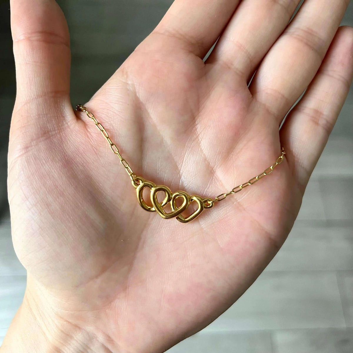 Collar Tres Corazones entrelazados Collares Gold Muun Jewelry