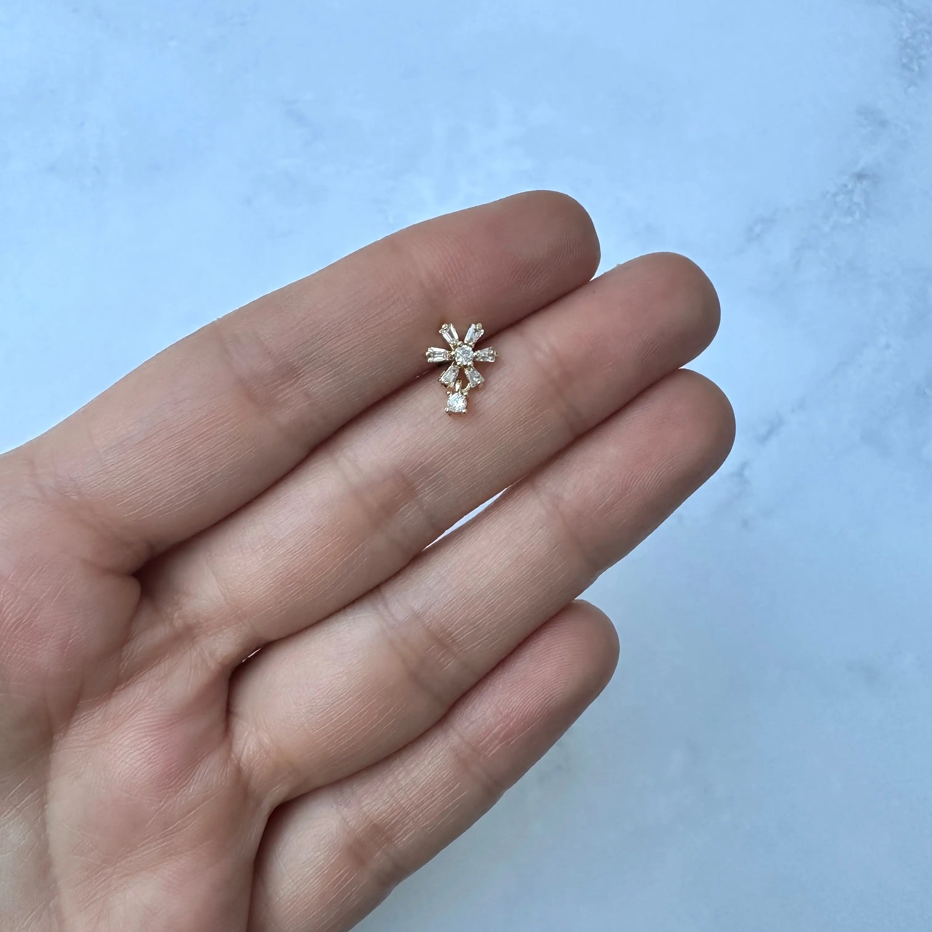 Piercing Acero Flor zirconia dorado Muun Jewelry
