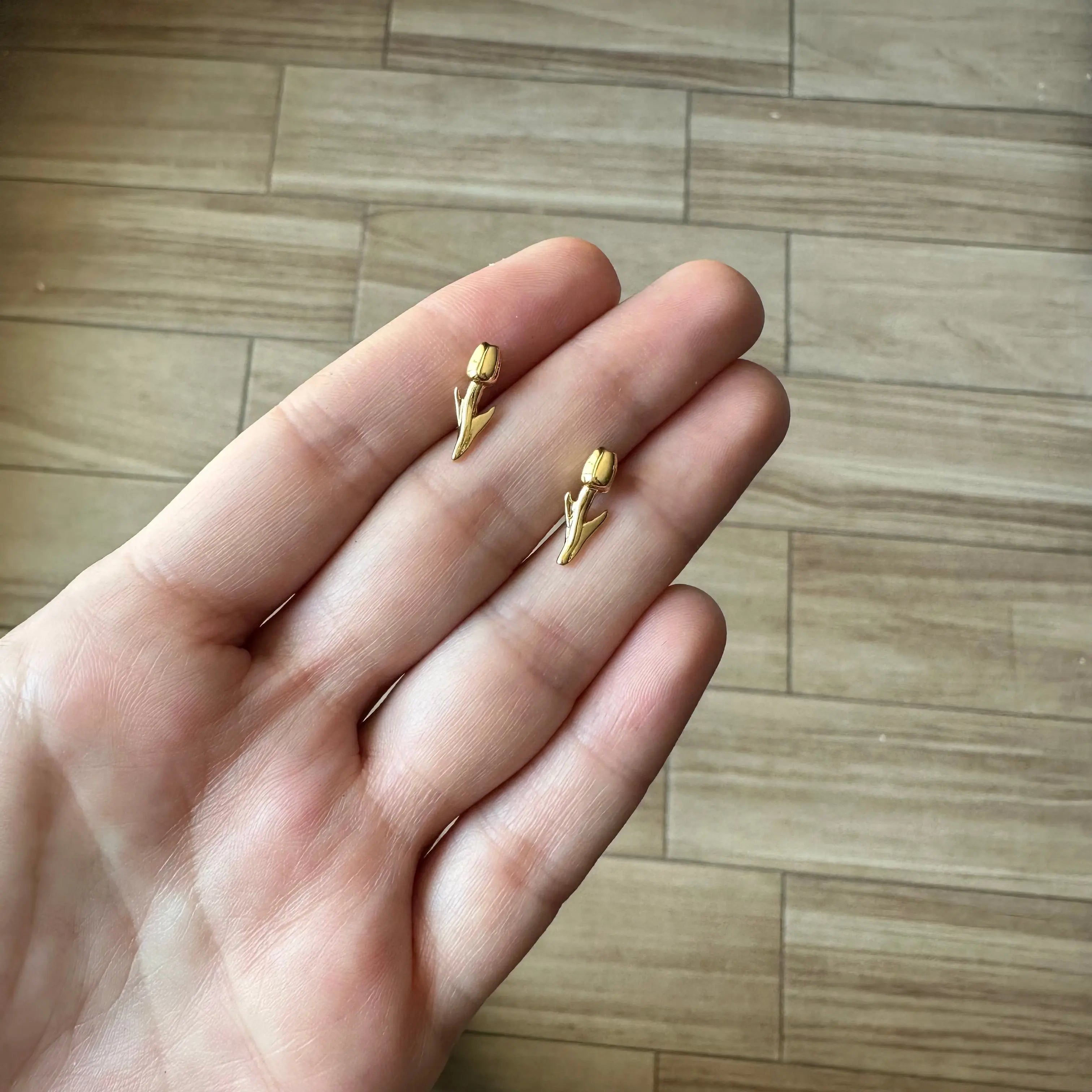 Tulipán Broquel Aretes Gold Muun Jewelry