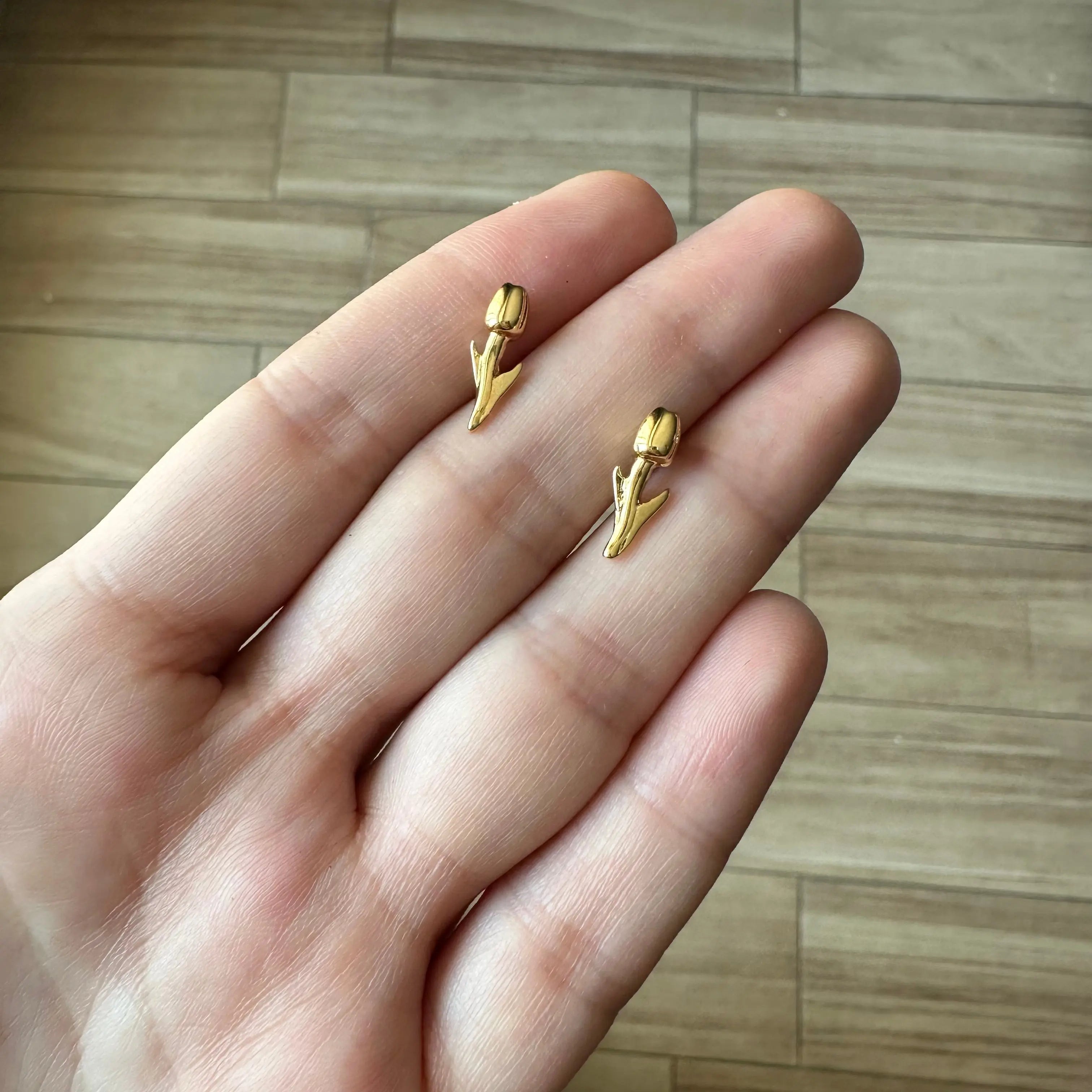Tulipán Broquel Aretes Gold Muun Jewelry