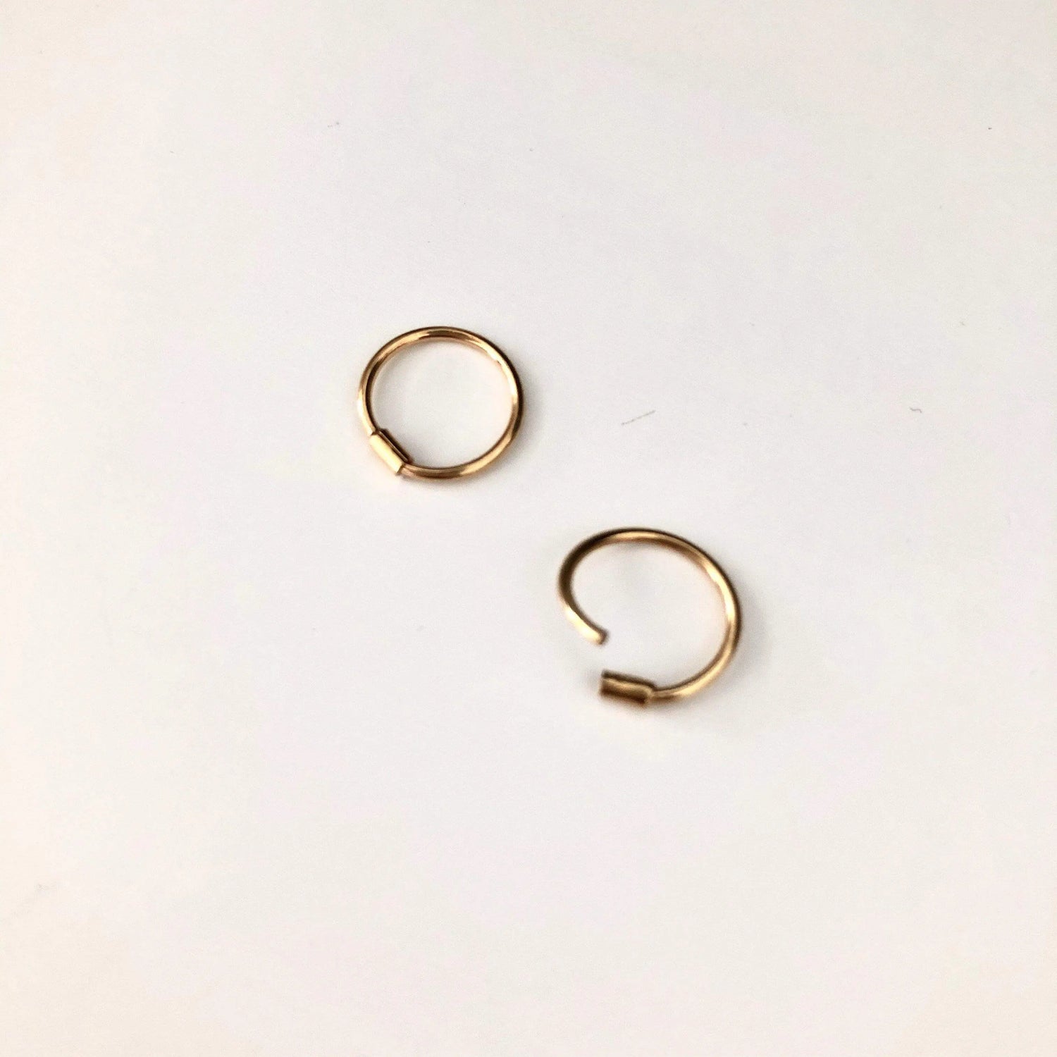 Aritos - mini arracadas Aretes Gold  Muun Jewelry