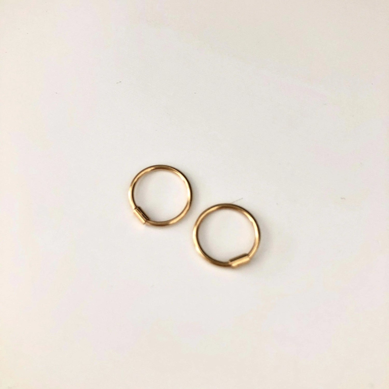 Aritos - mini arracadas Aretes Gold  Muun Jewelry