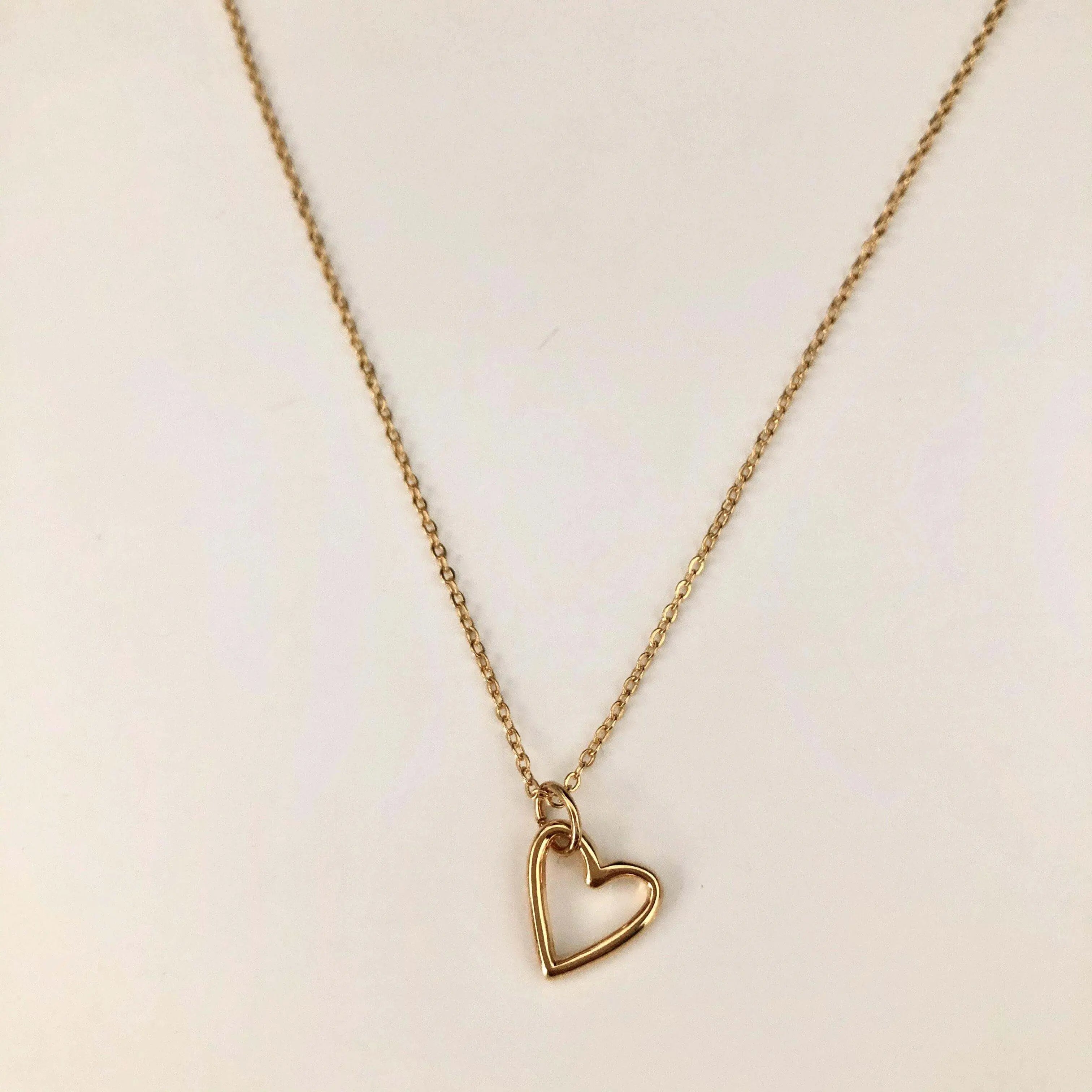 Collar Corazón Silueta Collares Gold  Muun Jewelry