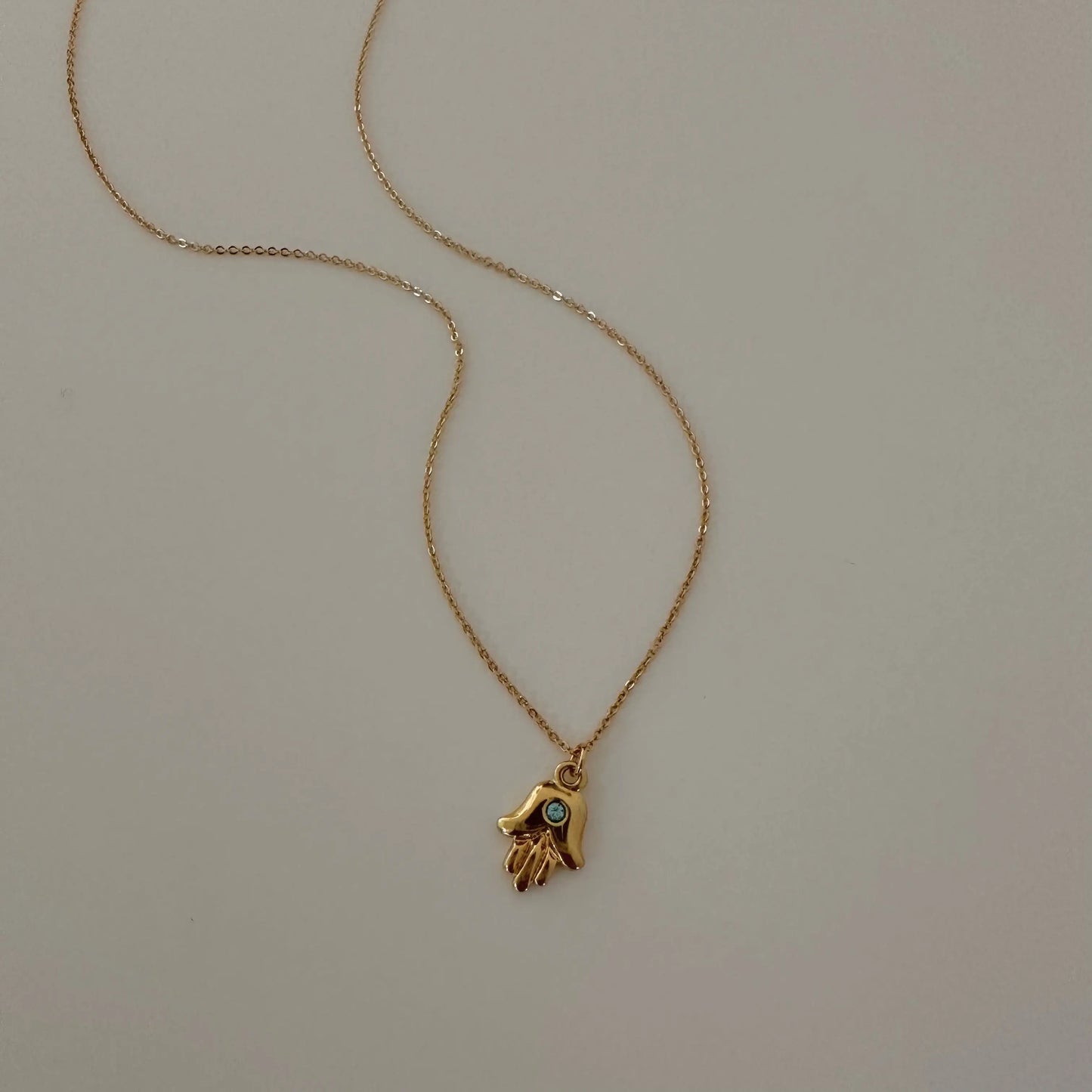 Collar Mano de Fátima mini Collar Gold  Muun Jewelry