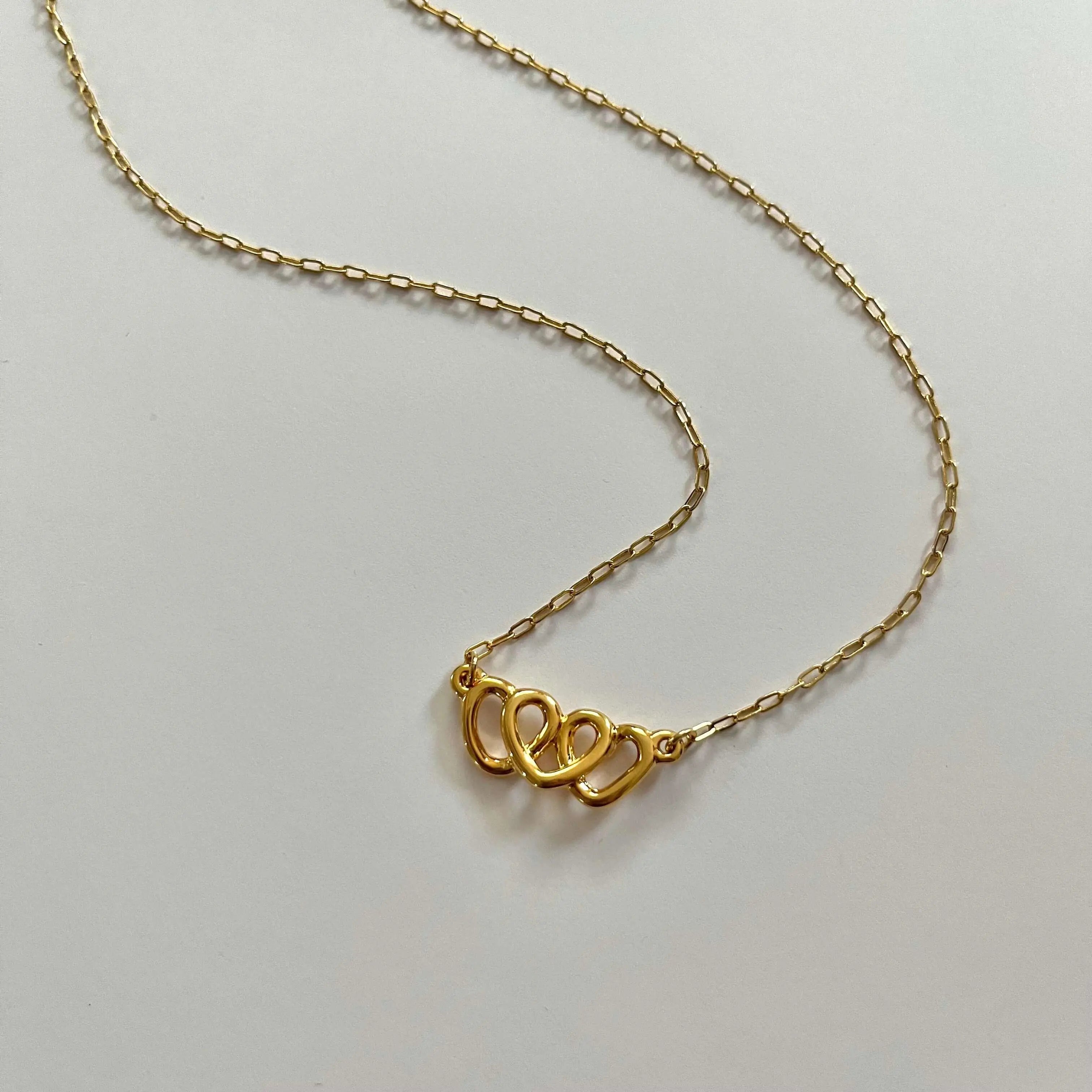 Collar Tres Corazones entrelazados Collares Gold  Muun Jewelry