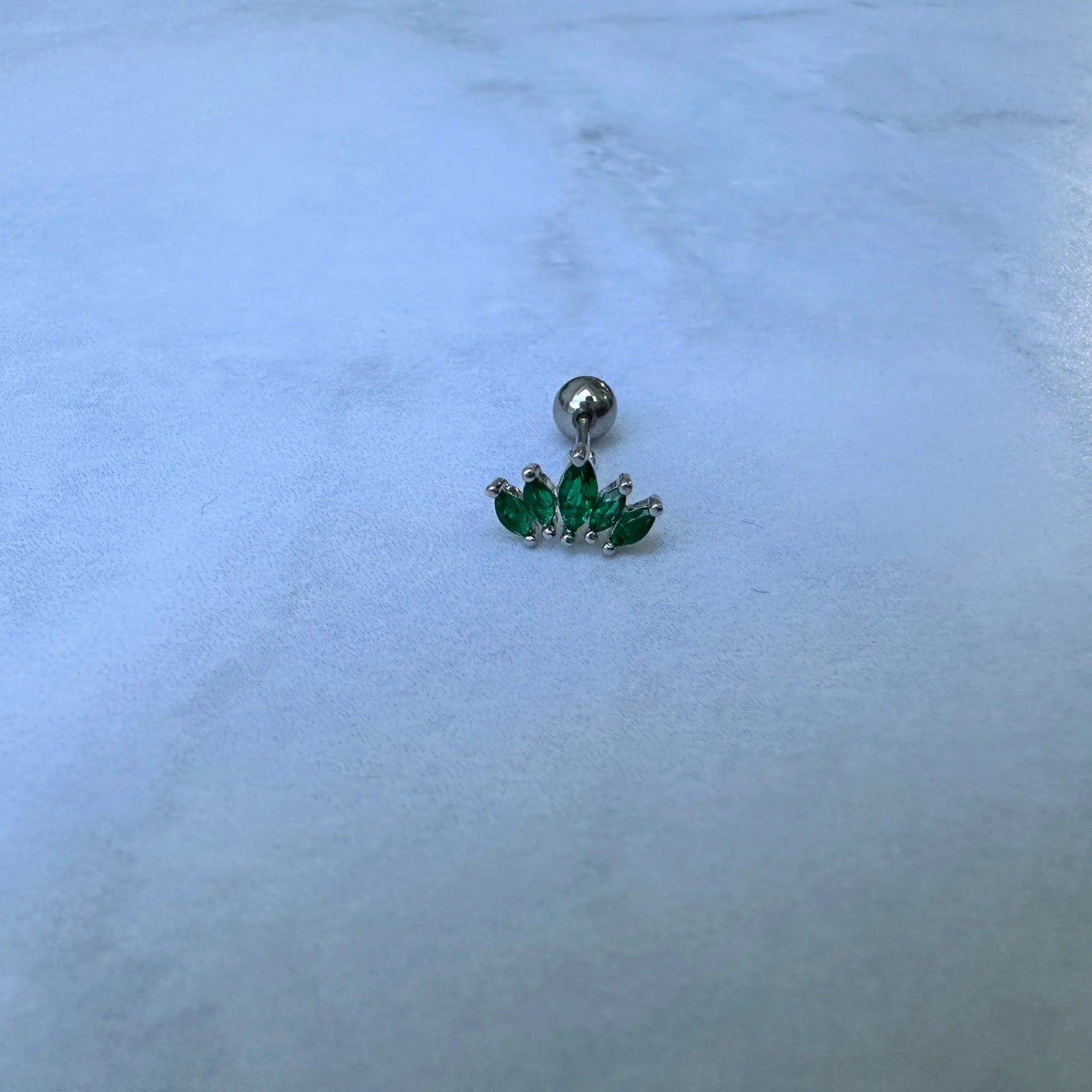 Piercing Acero Corona Verde plateado   Muun Jewelry