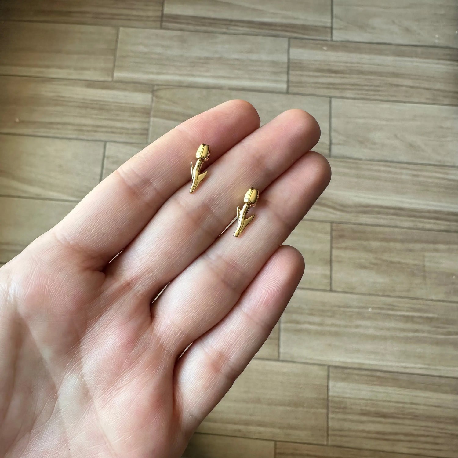 Tulipán Broquel Aretes Gold  Muun Jewelry